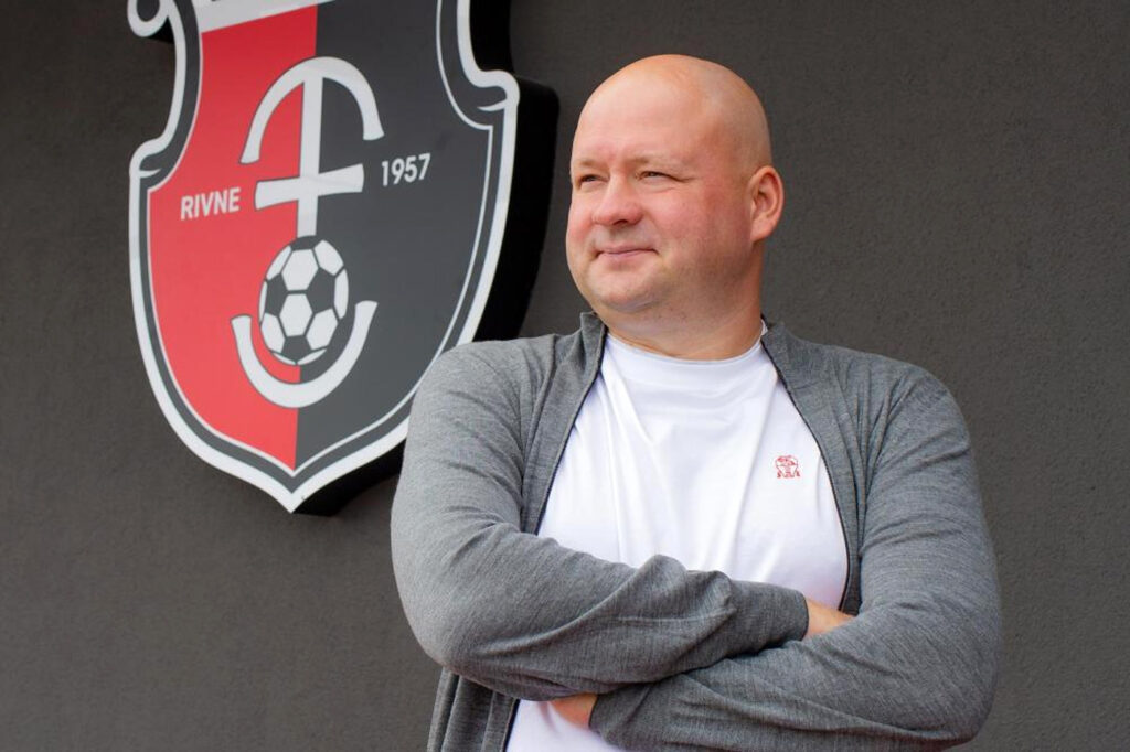 1 У центрі Рівного виставили в оренду приміщення фан-шопу ФК “Верес” (ФОТО)