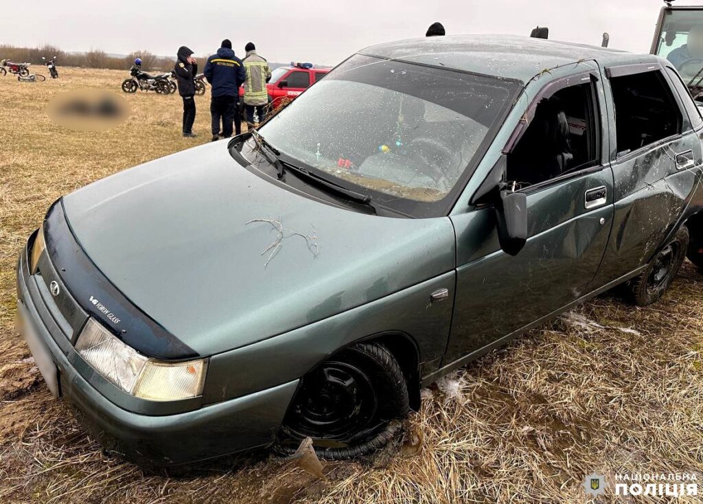 1 На Рівненщині потонуло авто з водієм всередині