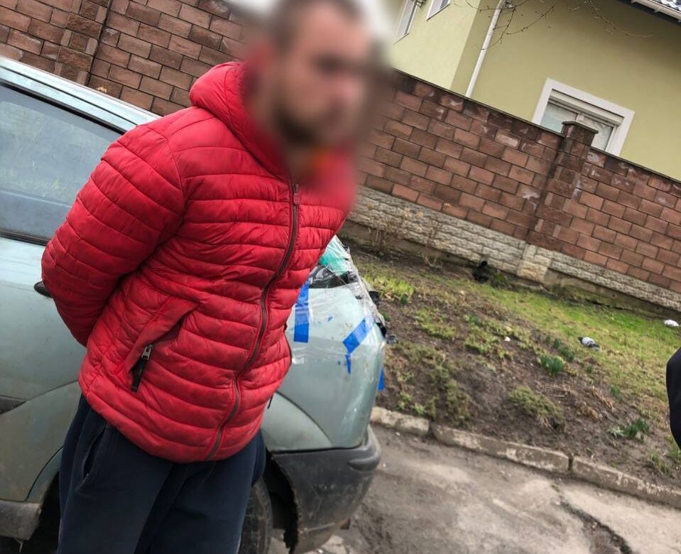 Поліція подякувала рівнянці, яка повідомила про нетверезого водія, що шукав “закладку”