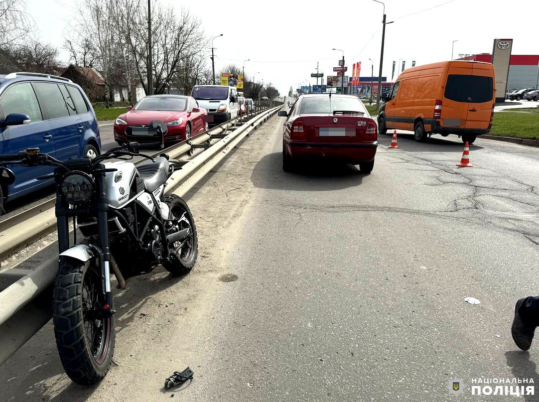 У Рівному внаслідок ДТП травмувався мотоцикліст 0000