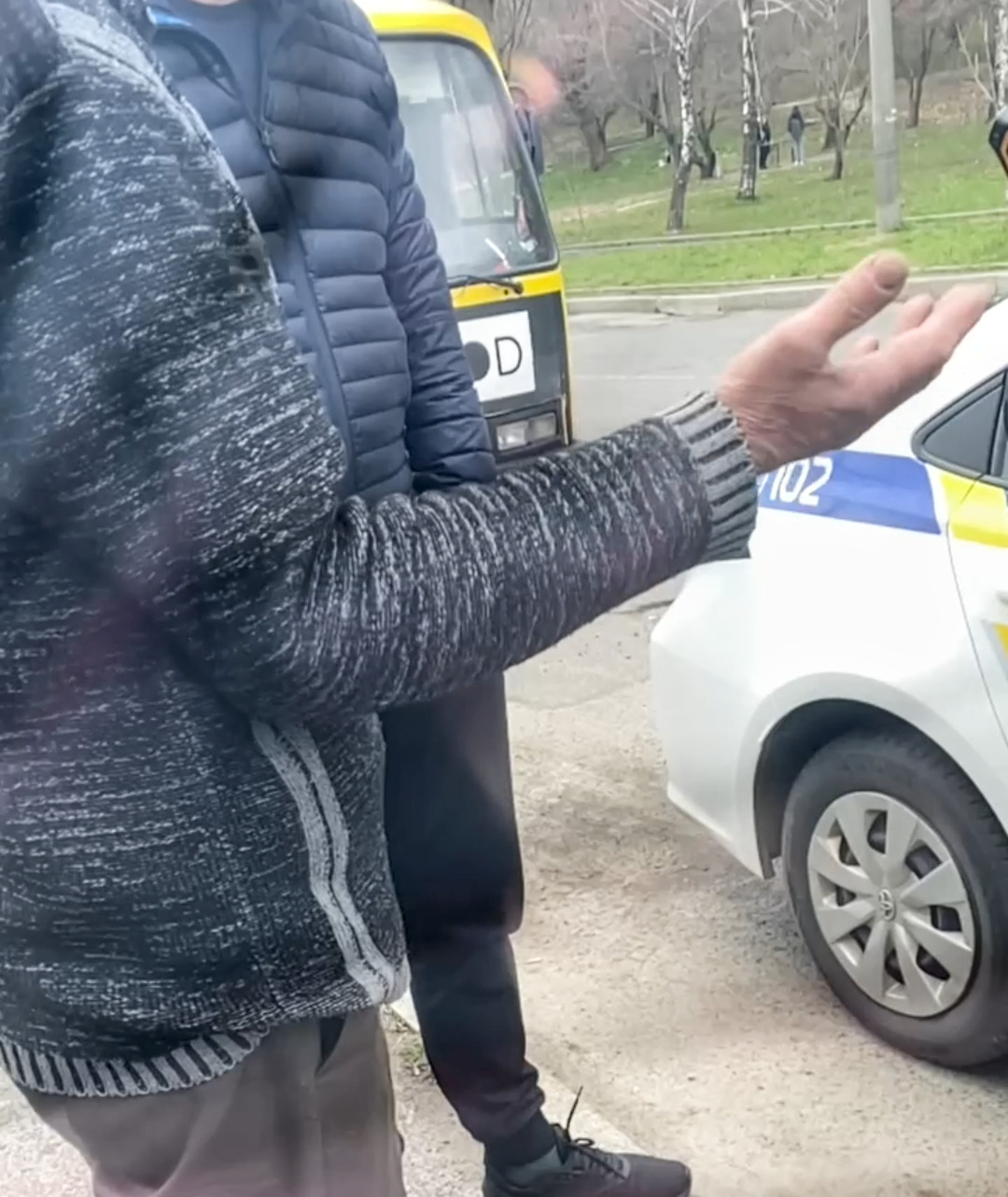 У Рівному водій маршрутки порушив ПДР, а тоді поскаржився на патрульних (ВІДЕО) 0000