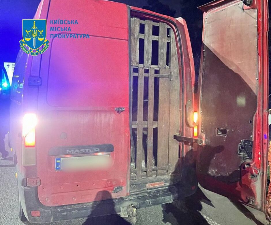 Жителя Рівненщини затримали за перевезення оленів: одна тварина загинула