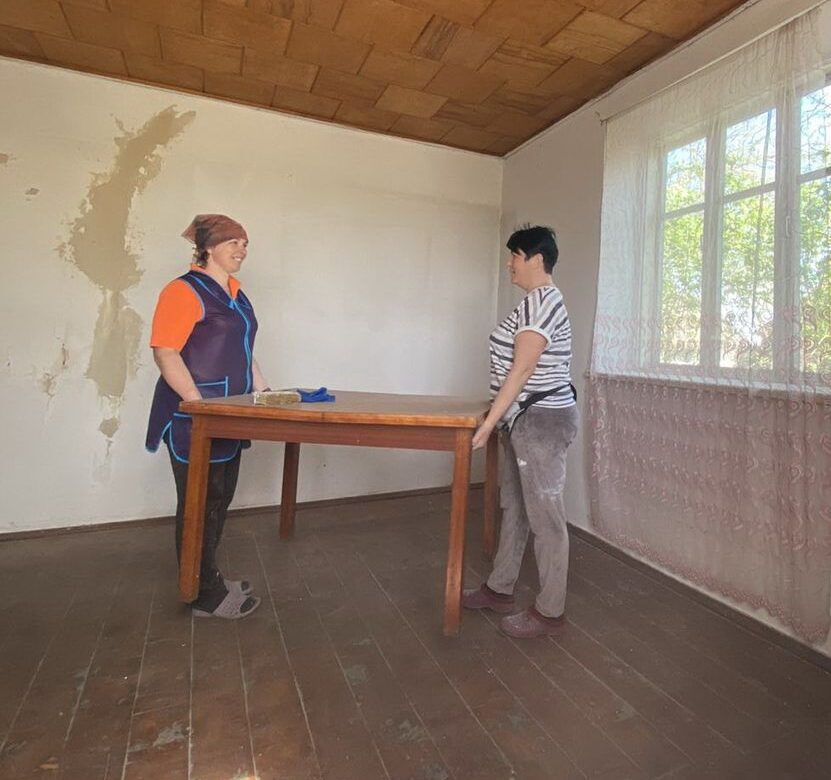 На Рівненщині безробітні облаштовують житло для переселенців