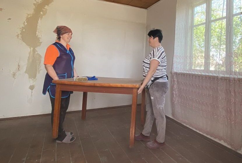 На Рівненщині безробітні облаштовують житло для переселенців 0000