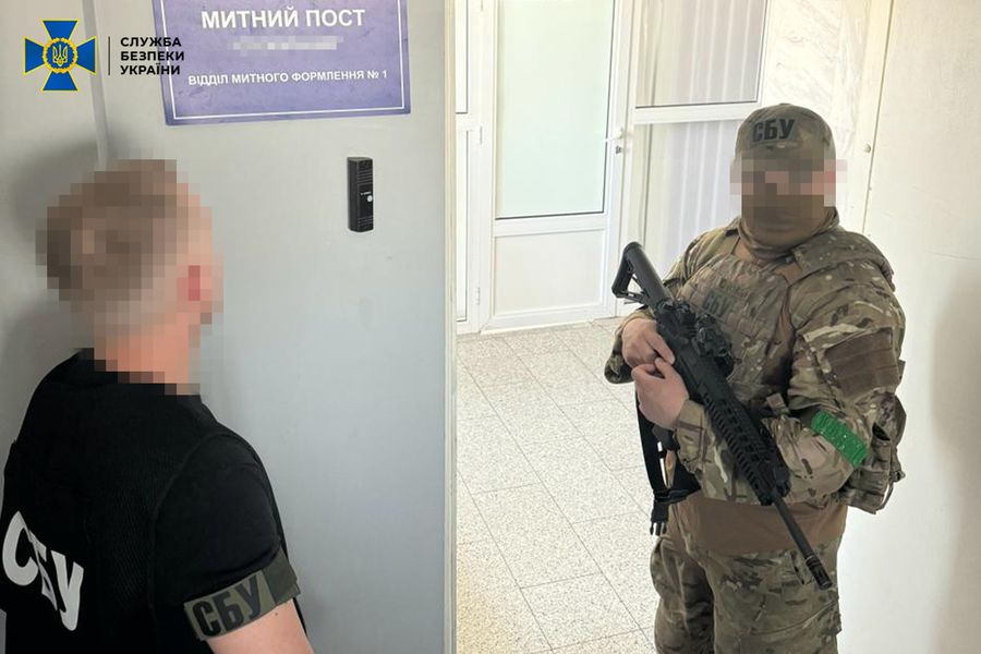 СБУ затримали на хабарі одного з очільників Рівненської митниці 0000