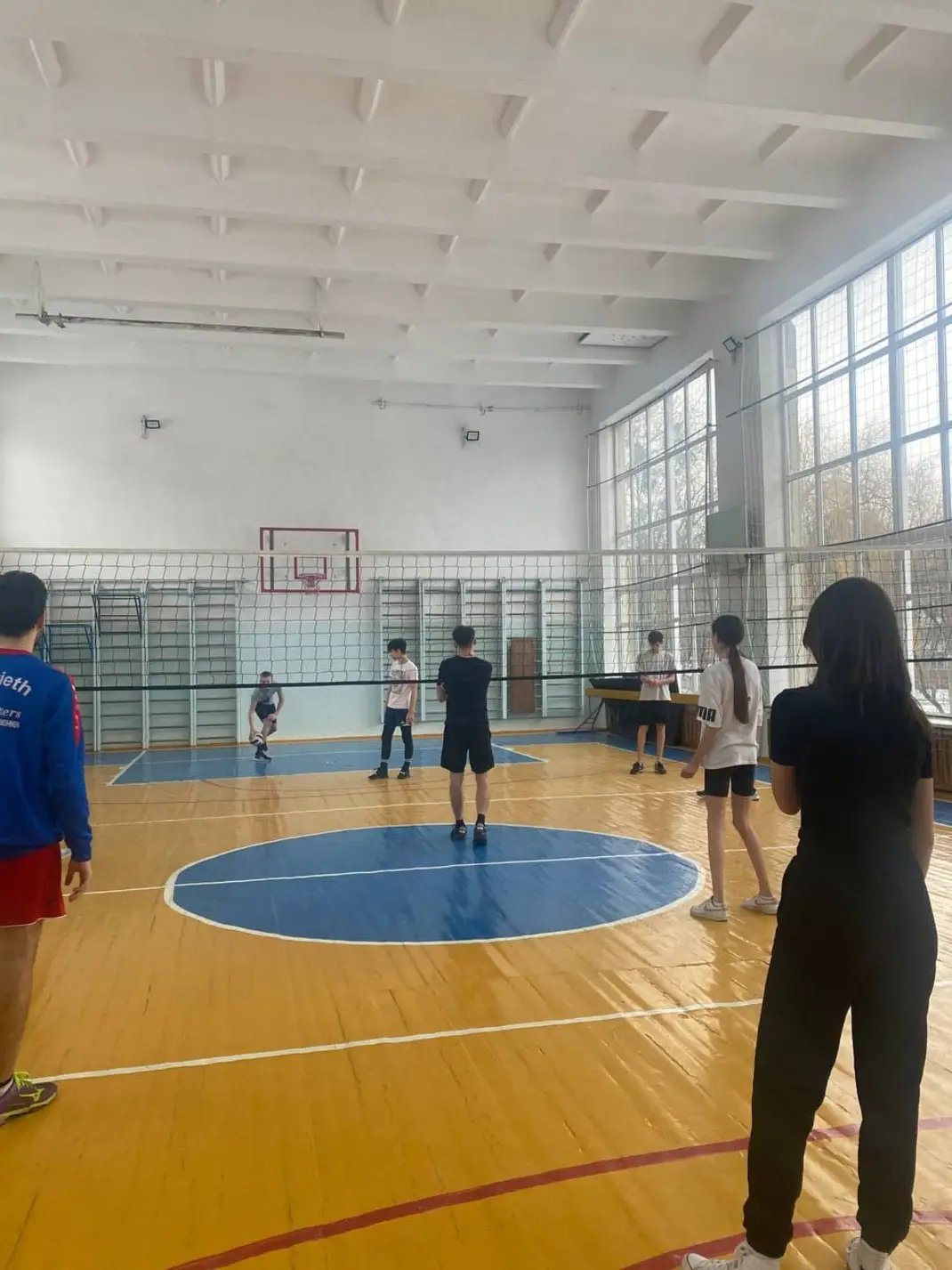 У Рівному новий скандал із учителем фізкультури: його підозрюють у домаганнях до школярок (ФОТО, ВІДЕО) 0000