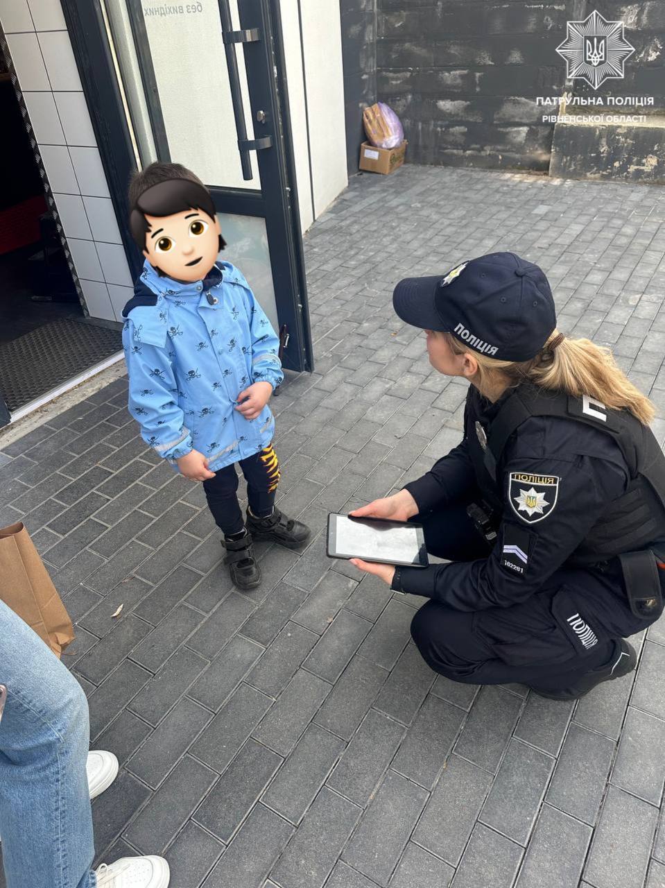 У Рівному трирічний хлопчик намагався сам перейти дорогу 0000