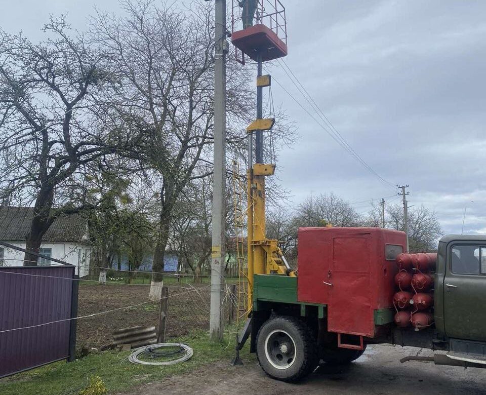 Буревій залишив без електрики більше тисячі жителів Рівненщини (ФОТО)