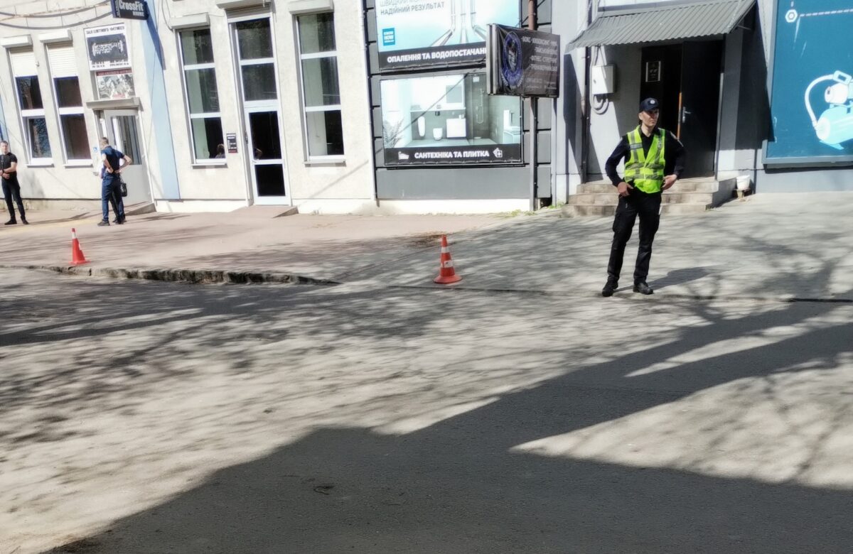 У Рівному посилено патрулюють та перекривають вулиці