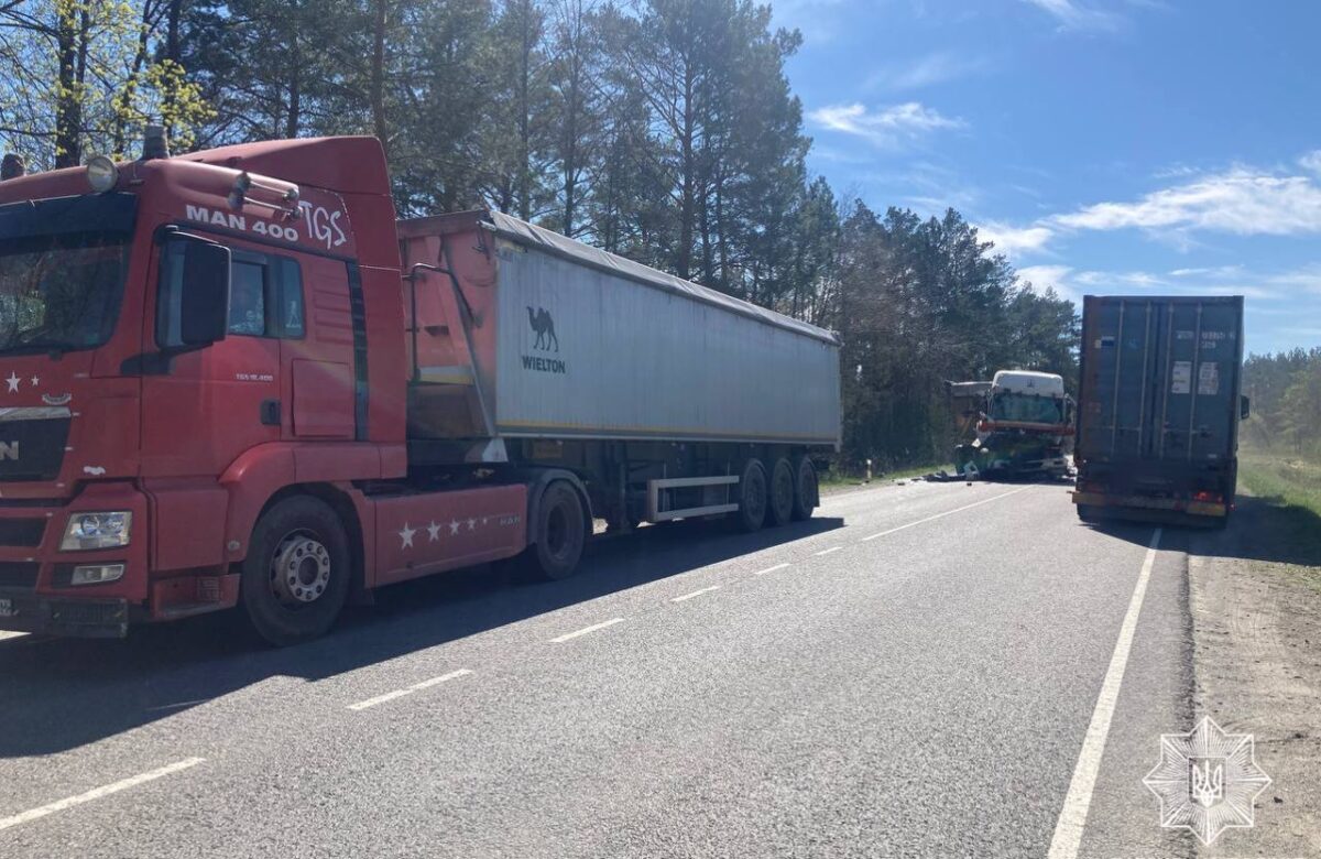 На автотрасі поблизу Рівного ускладнений рух через ДТП
