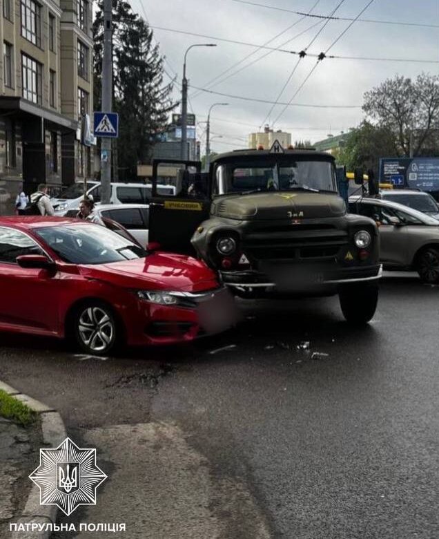 П’яна рівнянка везла неприщебнуту дитину і потрапила в ДТП (ФОТО)