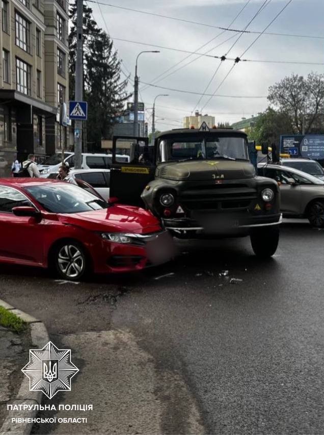 П’яна рівнянка везла неприщебнуту дитину і потрапила в ДТП (ФОТО) 0000