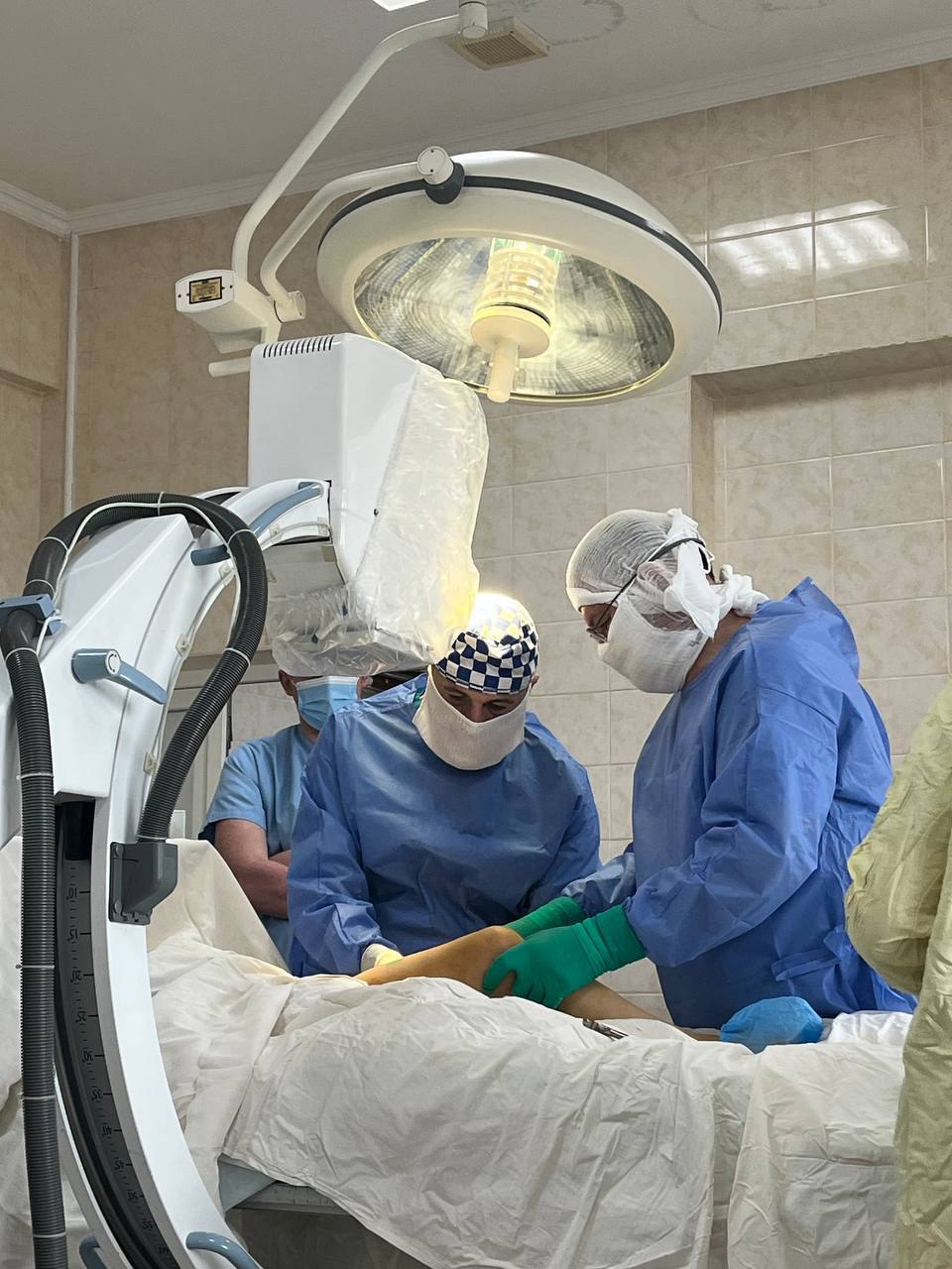 У Рівному провели унікальну операцію 9-річному хлопчику (ФОТО) 0000