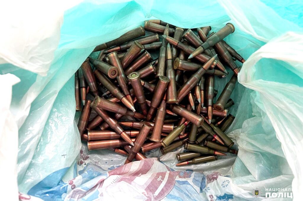 1 Поблизу Рівного в аб’юзера вилучили вдома боєприпаси