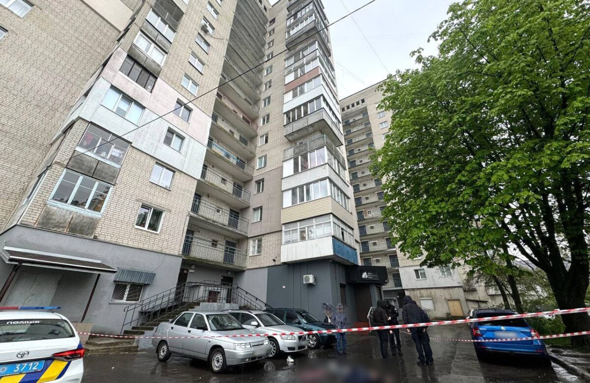 Поліцейські встановили особу рівнянина, який уранці випав із вікна