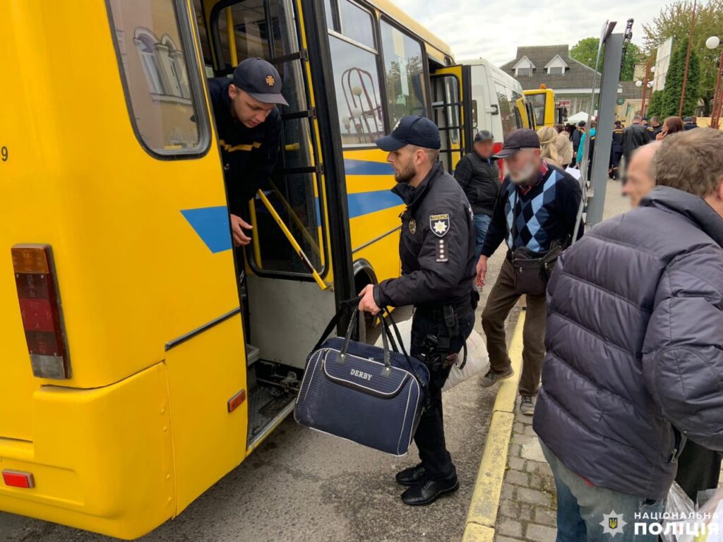 1 На Рівненщину п'ятим евакуаційним потягом прибув новонароджений малюк