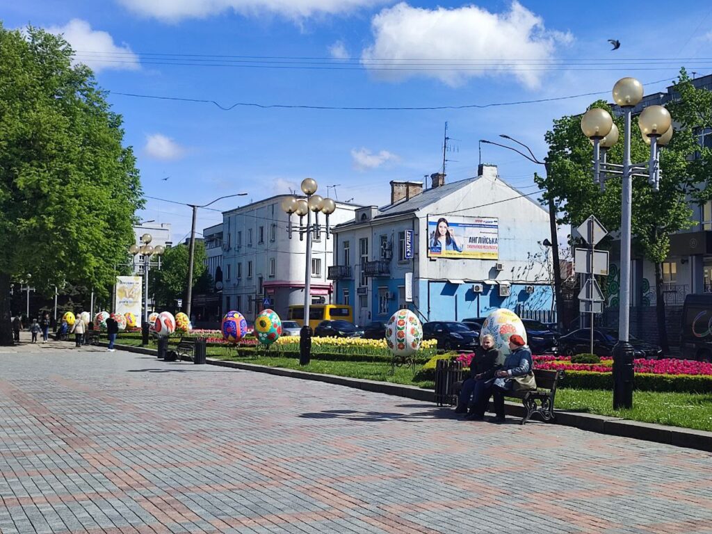 1 Писанковий сад у Рівному буде, попри війну