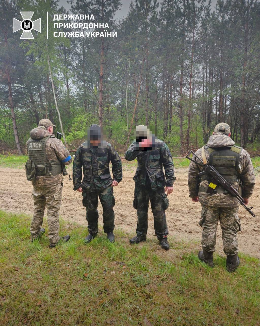 Зламали систему: прикордонники відділу “Рівне” затримали порушників, які пливли додому в Україну 0000