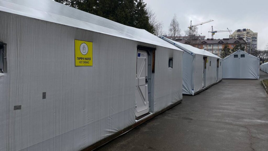 1 На Рівненщині витратили мільйони на подаровані містечка незламності, а житло не будують