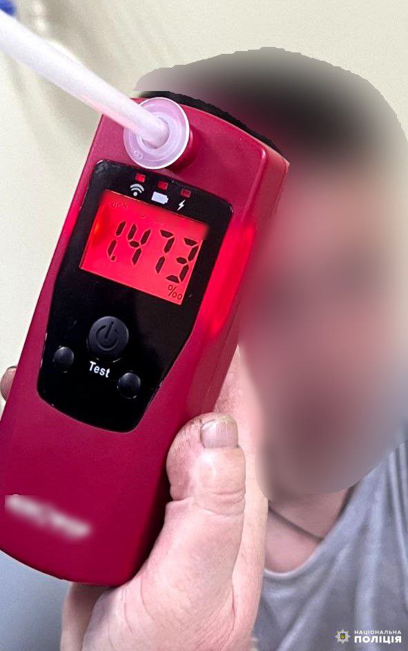 1 На Рівненщині мотоцикліст з'їхав у кювет: травмувалася неповнолітня