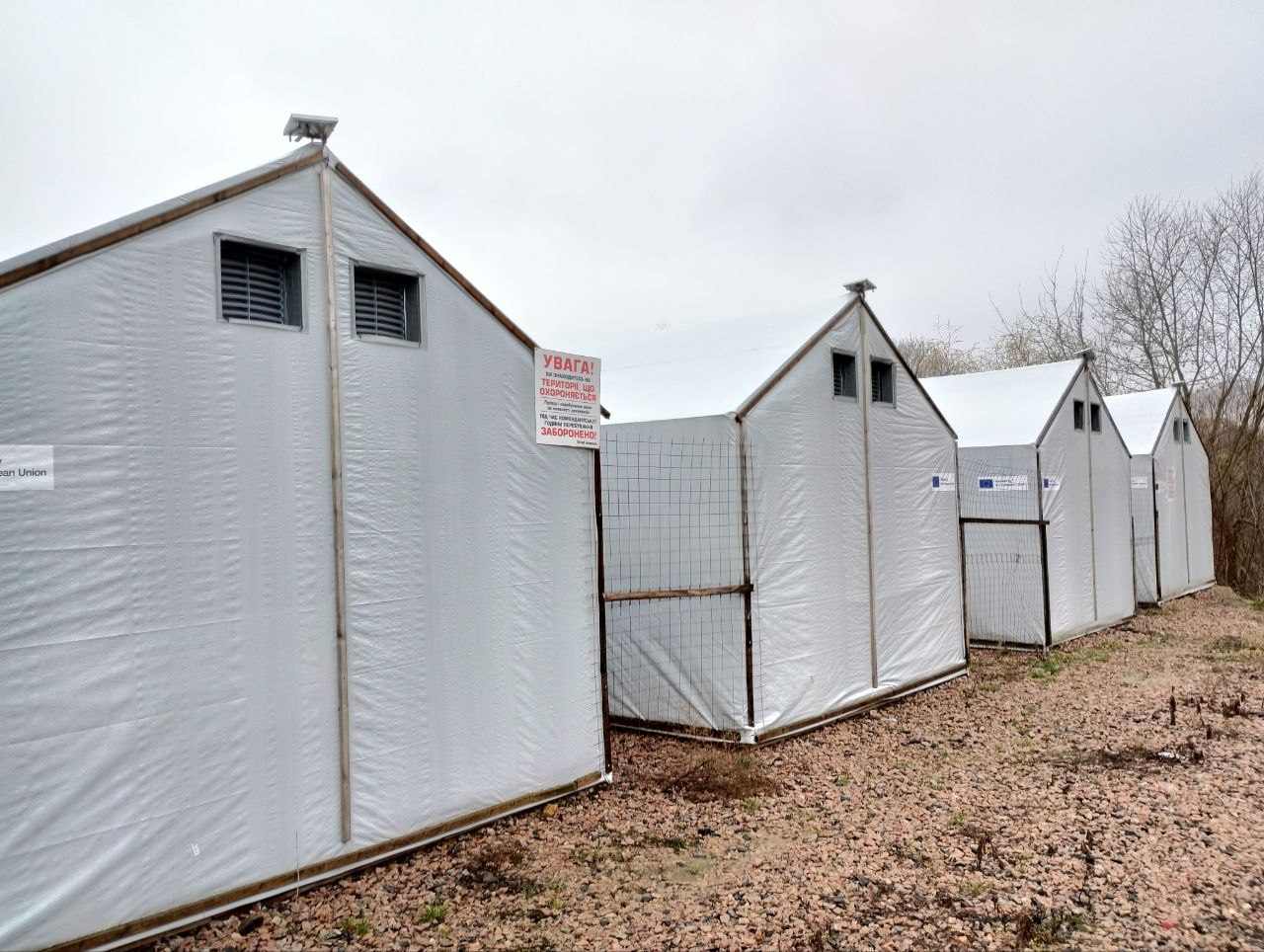 1 На Рівненщині витратили мільйони на подаровані містечка незламності, а житло не будують