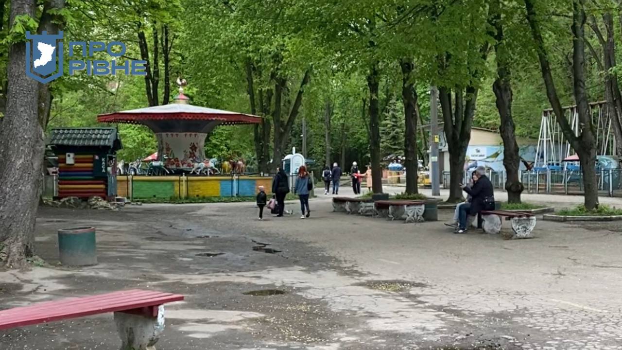 1 У Рівному почався сезон атракціонів: ціни на квитки (ВІДЕО)