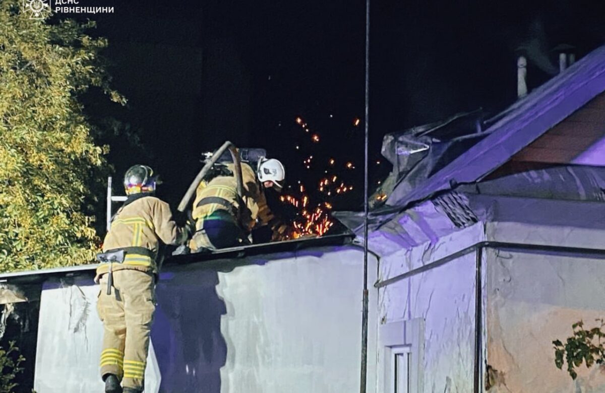 У Рівному під час пожежі врятували трьох людей