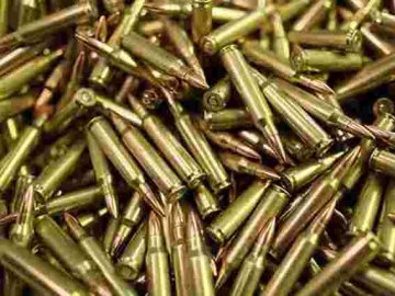 Вилучене у рівненських “бурштинщиків” озброєння передали військовим 0000