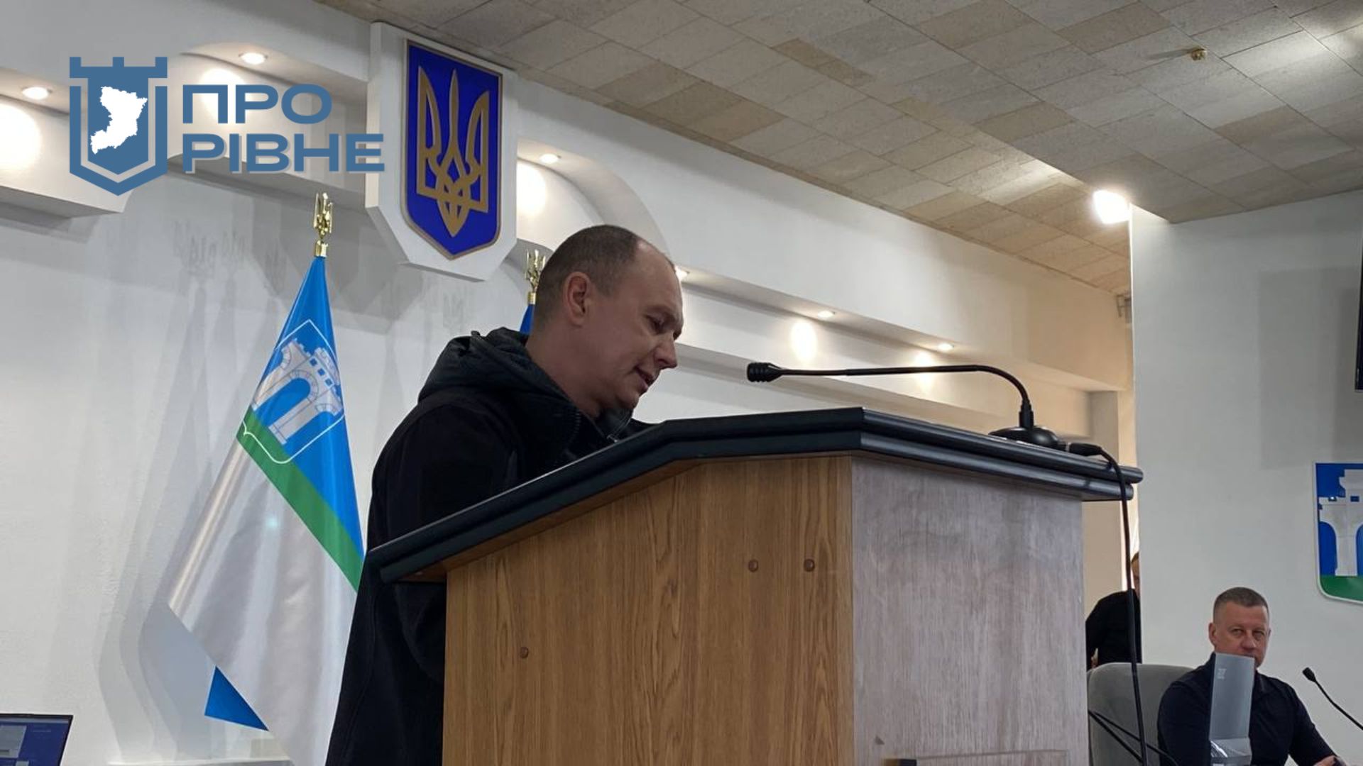 1 Депутати Рівнеради посварились з мешканцями багатоповерхівки за землю