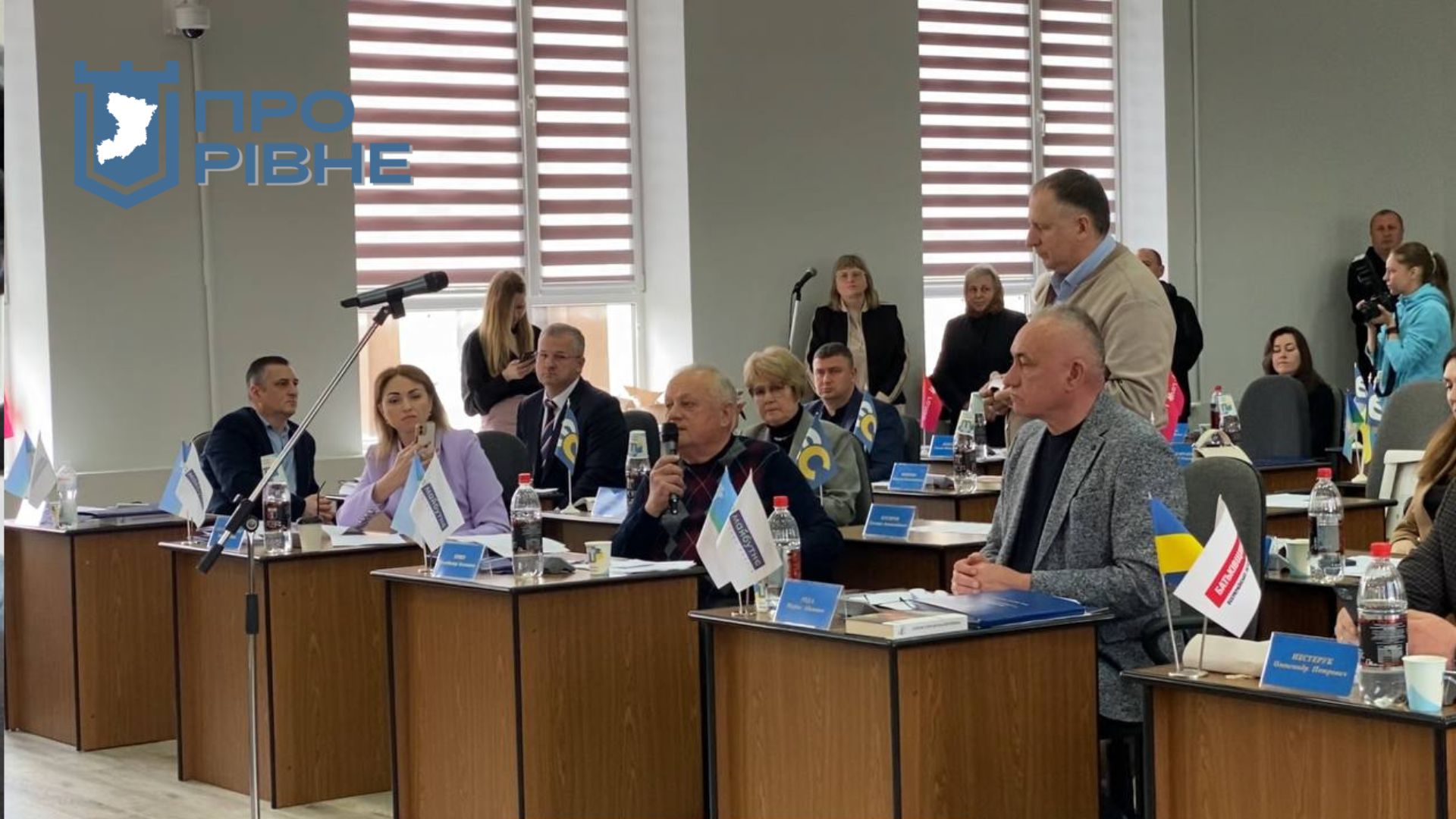 1 Депутати Рівнеради посварились з мешканцями багатоповерхівки за землю