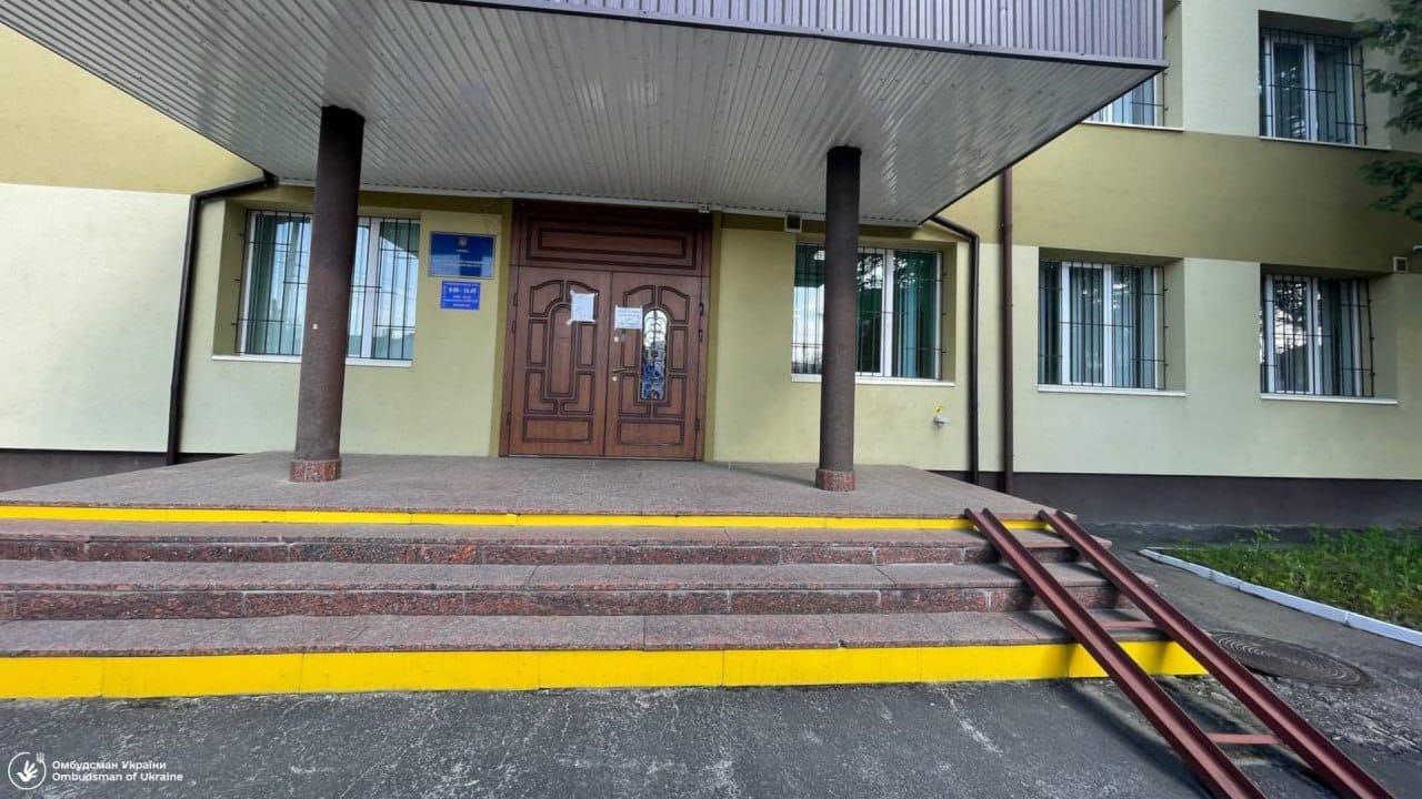 1 Порушення прав людини виявили в суді на Рівненщині