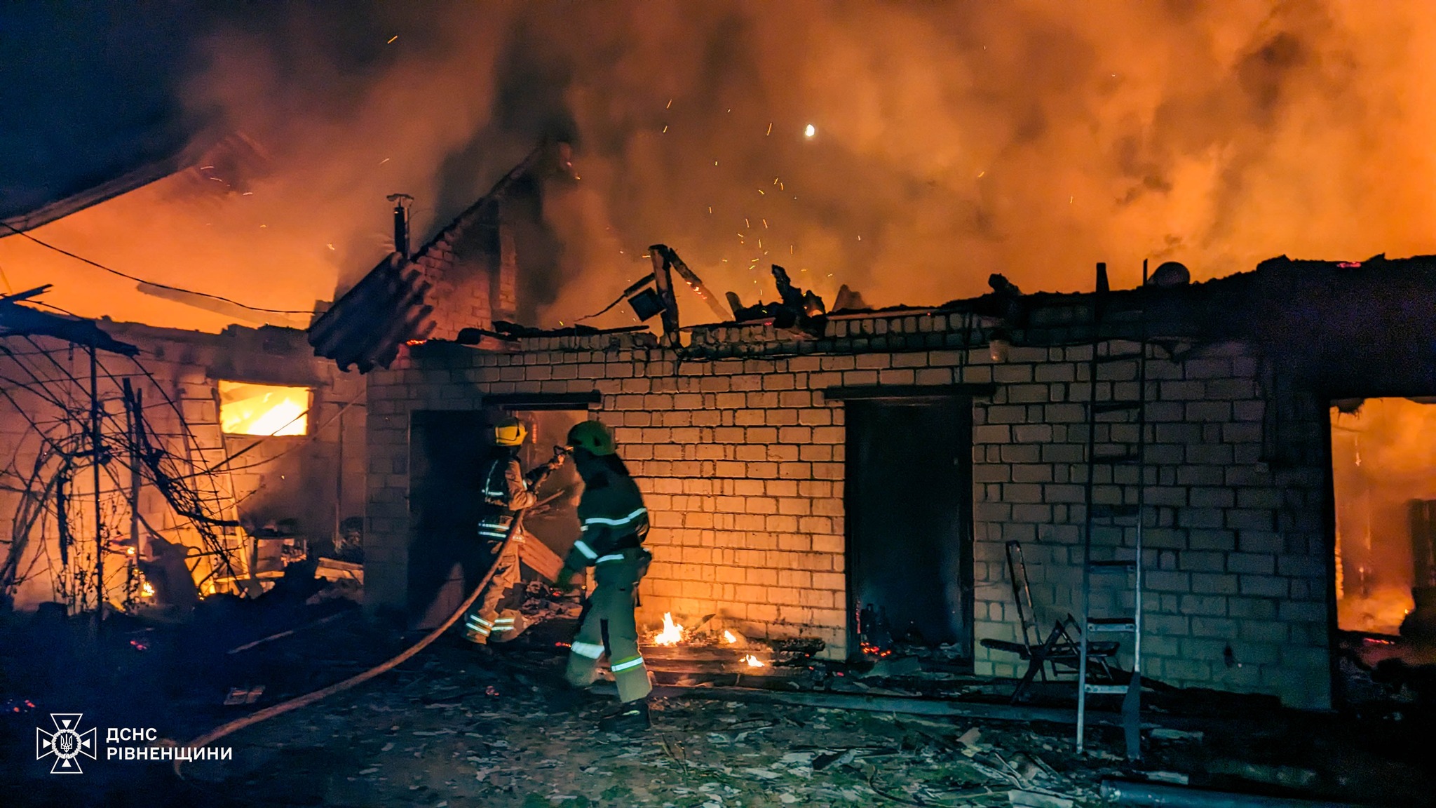 1 На Рівненщині під час пожежі горіло два житлових будинки