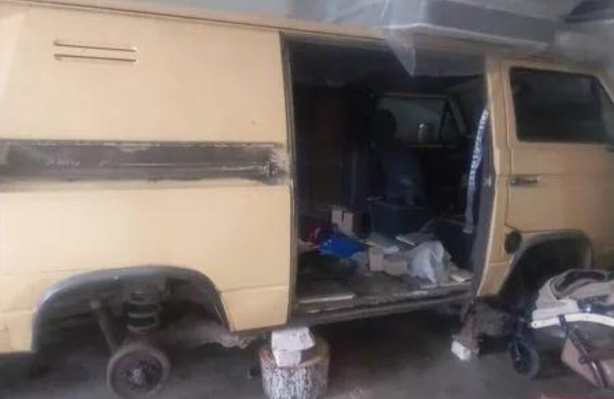 Рівненська облрада виставила на аукціон старий мікроавтобус