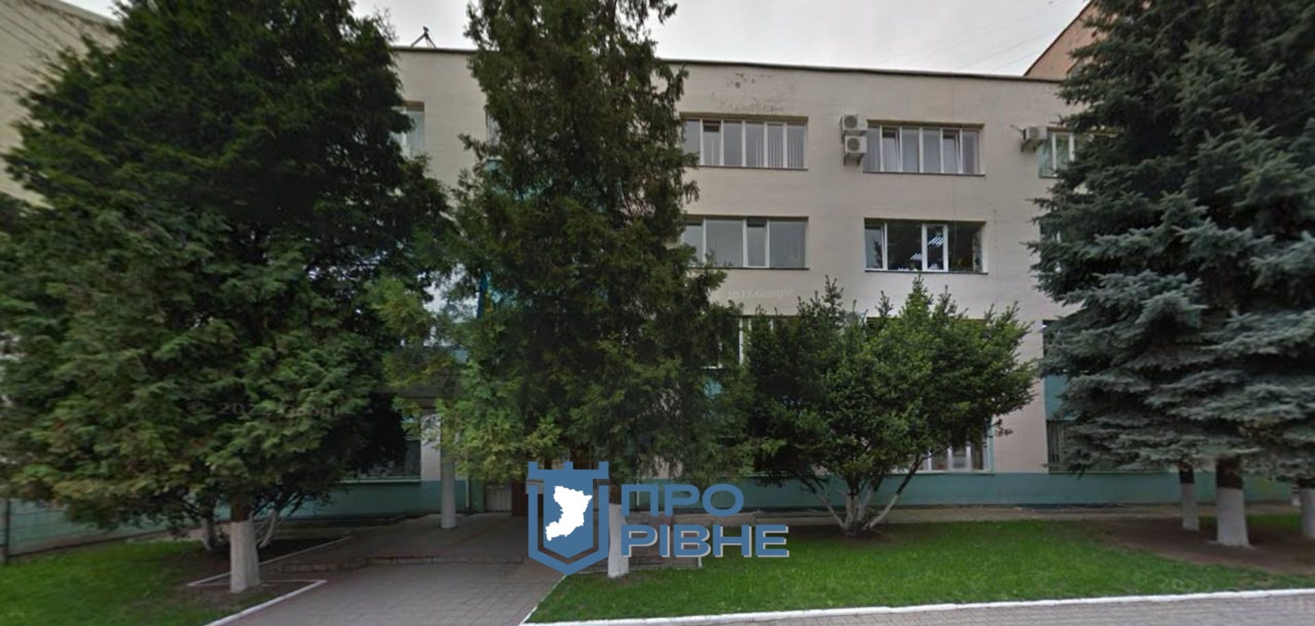 У Рівному на аукціон виставили комерційну будівлю на Петлюри 0000