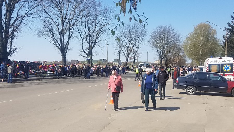 1 У Рівному на Провідну неділю до кладовища курсуватиме більше сотні одиниць громадського транспорту
