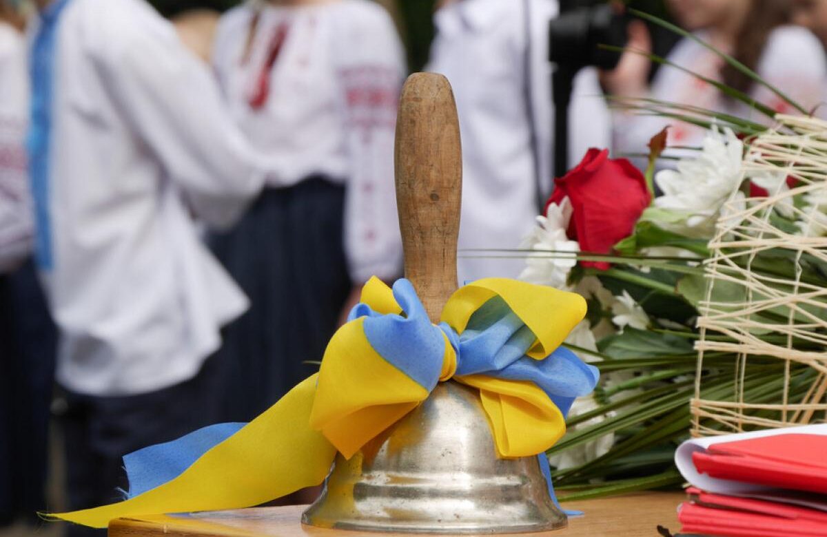 На Рівненщині сьогодні останній дзвоник, але не для всіх
