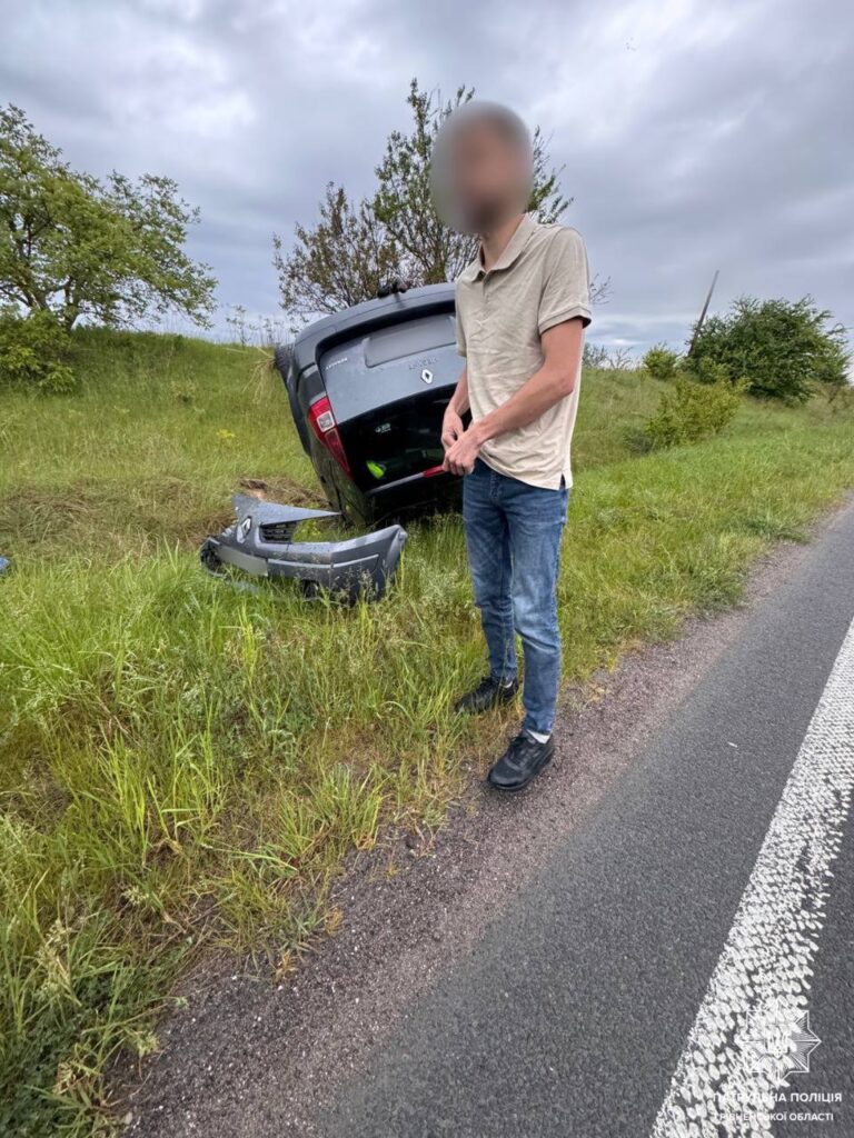 1 Біля Рівного нетверезий водій злетів у кювет (ФОТО)