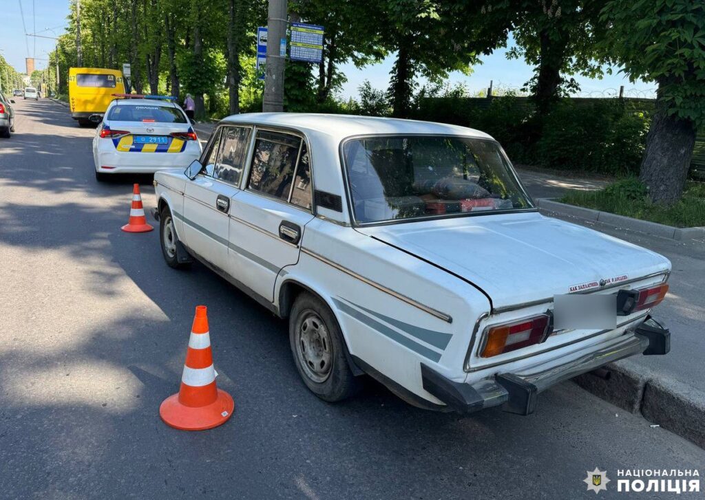 1 У Рівному пенсіонер на “жигулях” збив на переході неповнолітню