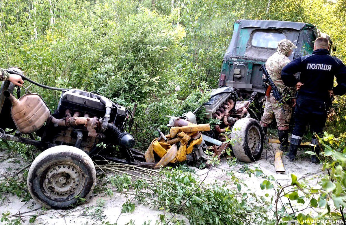 На Рівненщині затримали “на гарячому” нелегального бурштинокопача (ФОТО)