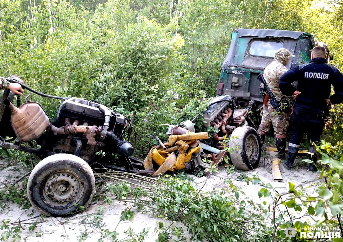 На Рівненщині затримали “на гарячому” нелегального бурштинокопача (ФОТО) 0000