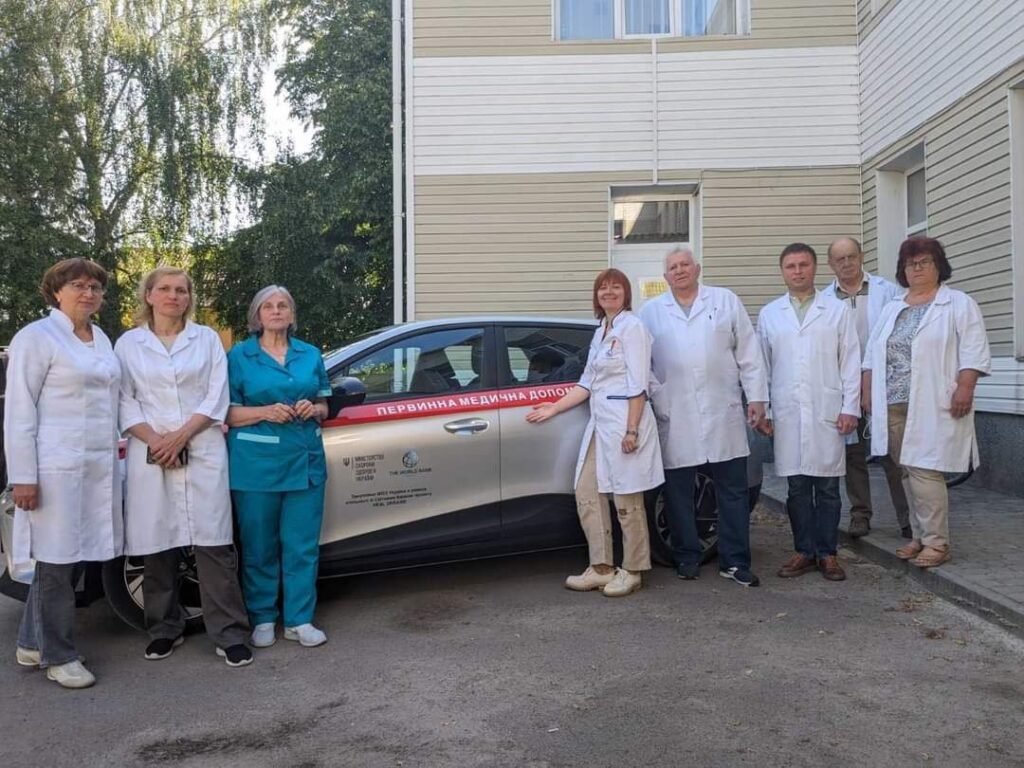 1 Подарували електромобіль за мільйон гривень лікарям райцентру на Рівненщині