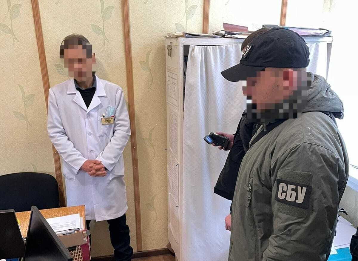 Посадовця однієї з лікарень Рівненщини викрито на хабарі 0000