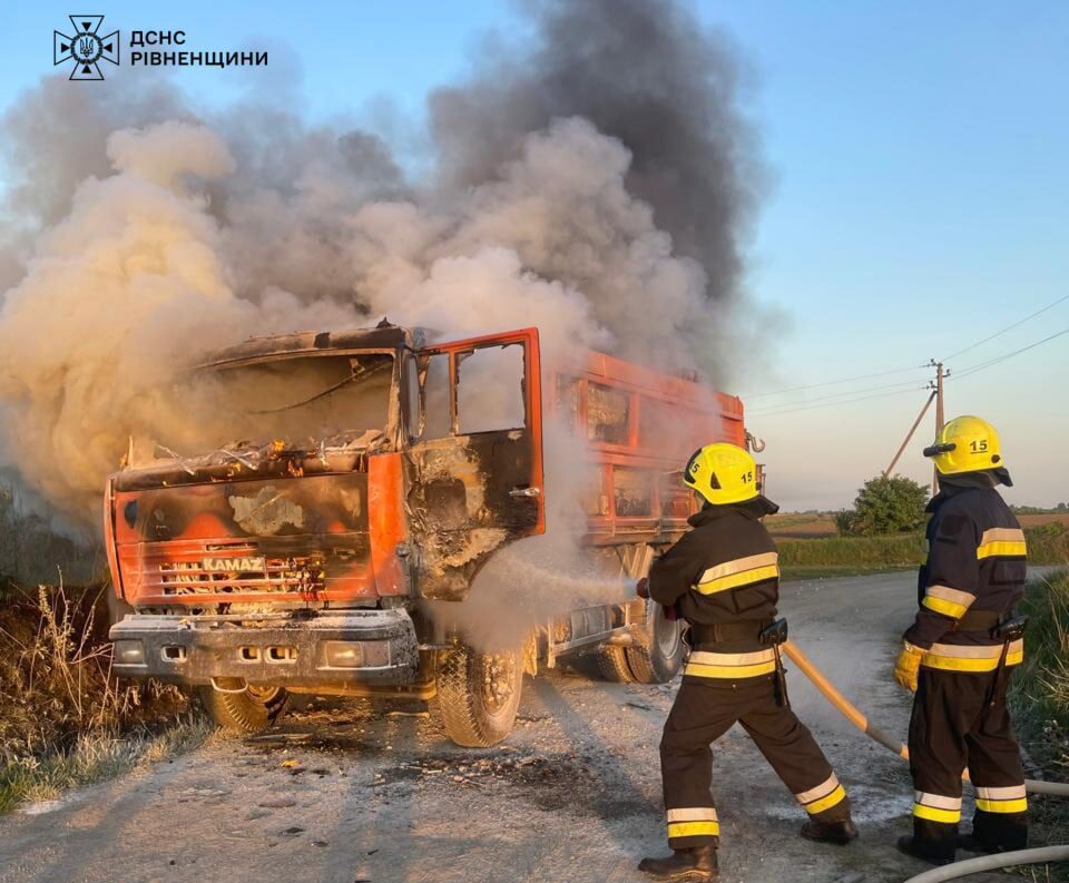 У Рівненському районі горів вантажний автомобіль 0000