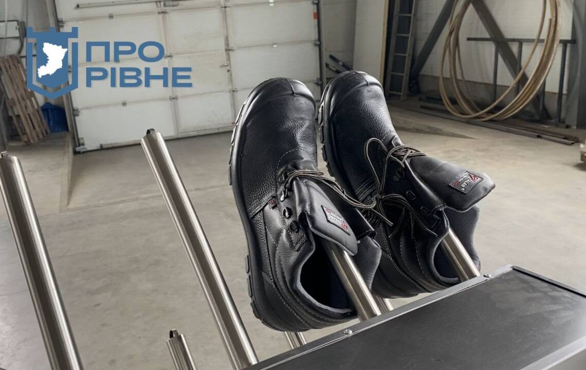 1 У Рівному виготовляють інноваційні сушарки для взуття військових та рятувальників