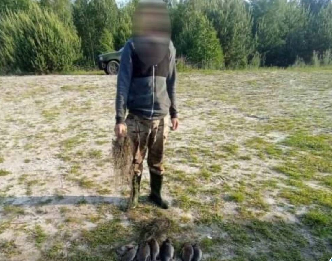 На Рівненщині на незаконному вилові риби затримали рибалок 0000
