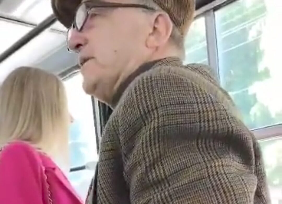 Пасажир рівненського тролейбуса декламував українських класиків (ВІДЕО)