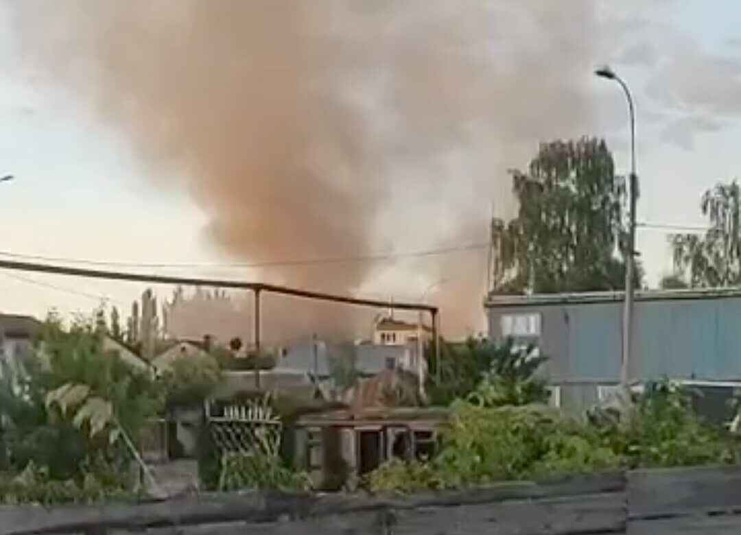 У Рівному серйозна пожежа в промзоні (ВІДЕО)