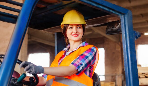 1 Стало відомо чи залишилися ще "нежіночі" професії на Рівненщині в умовах війни