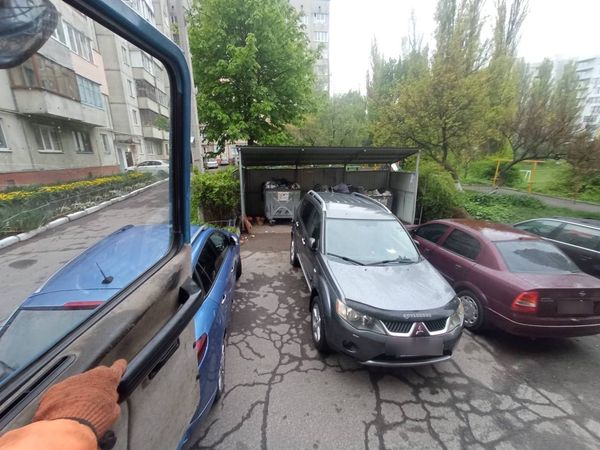 У Рівному комунальникам заважають вивозити сміття