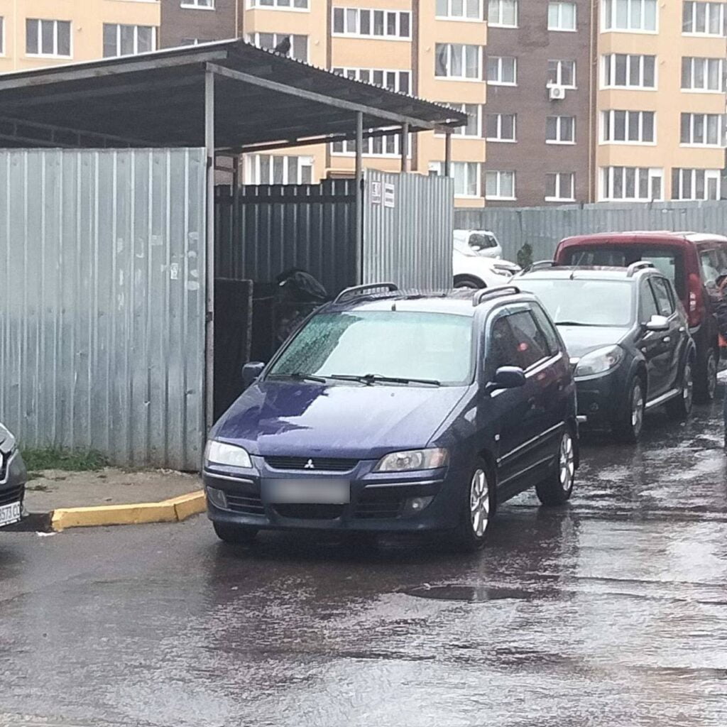 1 У Рівному комунальникам заважають вивозити сміття